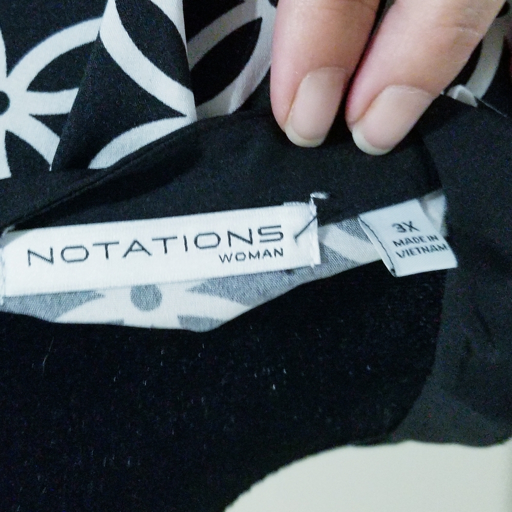 Notations Black and White Geometric Button-Front Blouse - Picture 2 of 6